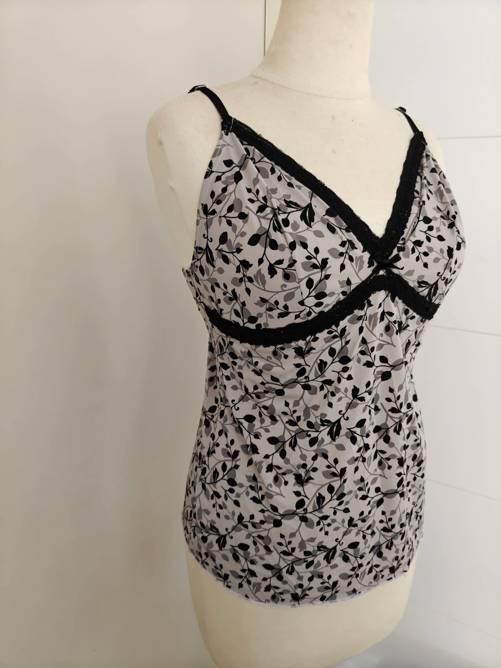 Top de spaghetti preto/branco da Bershka, tamanho L – photo 3